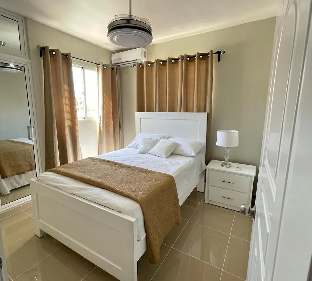 3 Bedroom Apartment With Private Jacuzzi And Terrace Ensanche Savica de Mendoza